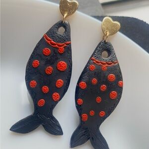 Heart Accent Fish-Shaped Earrings in Black and red